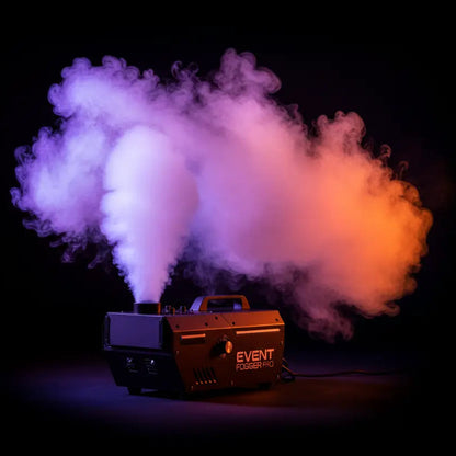 Maszyna do dymu emitująca kolorowy dym na czarnym tle